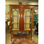 AN EDWARDIAN MAHOGANY GLAZED DISPLAY CABINET H-169 CM W-105 CM