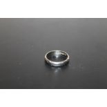 A HALLMARKED 18 CARAT WHITE GOLD BAND, APPROX WEIGHT 4.2G