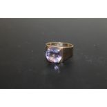 A HALLMARKED 9 CARAT GOLD AMETHYST RING, APPROX WEIGHT 4.3G