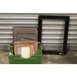 A COLLECTION OF VINTAGE PICTURE FRAMES TO INCLUDE OAK EXAMPLES