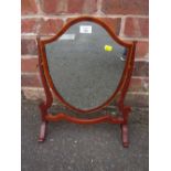 A SMALL ANTIQUE MAHOGANY DRESSING MIRROR H 47 CM