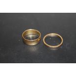 TWO HALLMARKED 22 CARAT GOLD BANDS, APPROX WEIGHT 6.9G