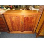 AN ANTIQUE PINE TWO DOOR SCHOOL STYLE CUPBOARD, H 108 SM, W 128 CM