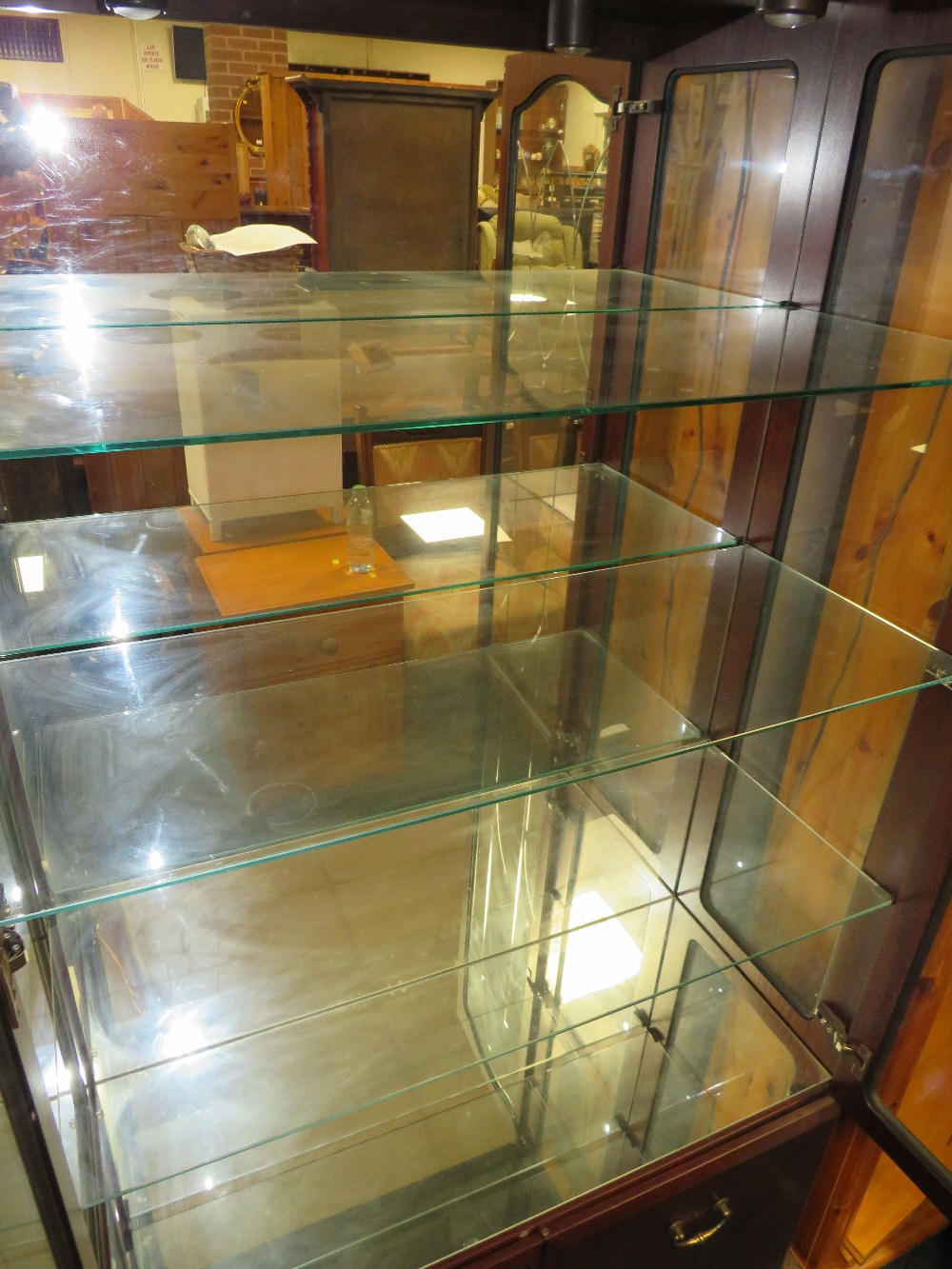 A MODERN GLAZED DISPLAY CABINET WITH ETCHED GLASS - W 90 CM - Image 2 of 3