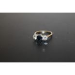 A 9CT GOLD THREE STONE RING, APPROX WEIGHT 2.4G
