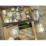 A TRAY OF METALWARE TOGETHER WITH A TRAY OF GLASSWARE TO INCLUDE AN OIL LAMP