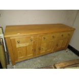 A LARGE OAK DRESSER WITH THREE DRAWERS ABOVE CUPBOARDS, H 89 CM, W 198 CM, D 63 CM