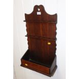 A VINTAGE OAK WALL HANGING RACK WITH TROUGH TO BASE, H 57 W 32.5 D 15 CM
