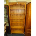 A MODERN OPEN HONEY PINE BOOKCASE - W 86 CM