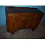 A 1930S OAK SIDEBOARD / DRESSER