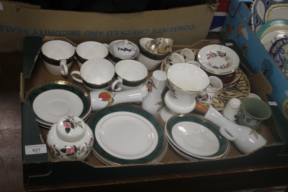 A TRAY OF CERAMICS TO INCLUDE WEDGWOOD (TRAYS NOT INCLUDED)