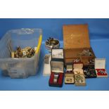 A TUB OF COSTUME JEWELLERY AND WATCHES
