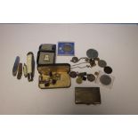A QUANTITY OF COLLECTABLES TO INCLUDE PEN KNIVES, COINS, THIMBLES ETC
