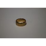 A 9 CT GOLD WEDDING BAND APPROX 7.5 GRAMS