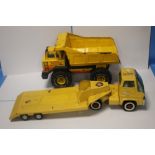 A VINTAGE TONKA YELLOW ARTICULATED LORRY AND TRAILER, together with a vintage Tonka XMB975 yellow
