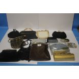 AN ASSORTMENT OF EVENING BAGS AND PURSES (14)