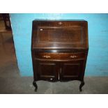 AN OAK DROP DOWN BUREAU IN ARTS & CRAFTS STYLE