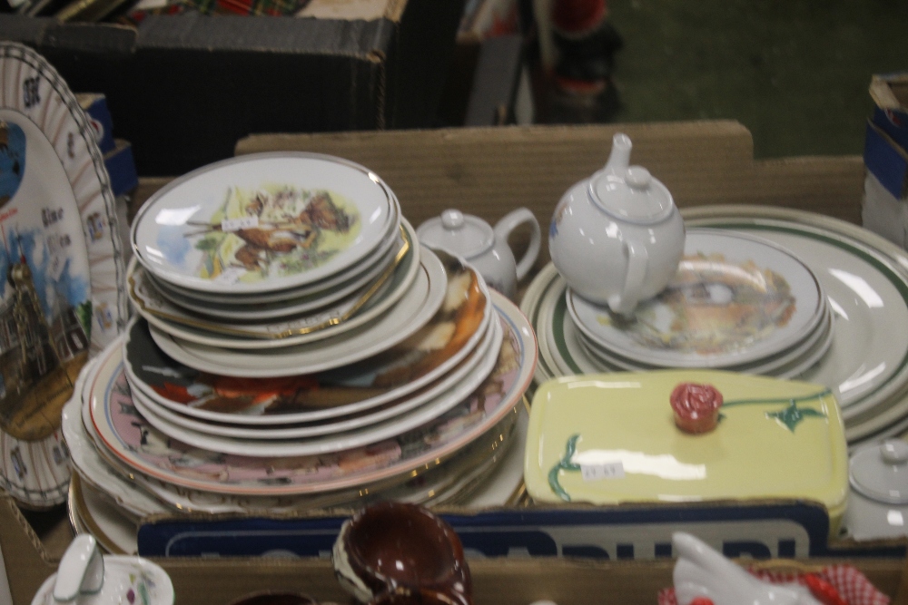 TWO TRAYS OF CERAMICS TO INCLUDE MINIATURE NOVELTY TEAPOTS (TRAYS NOT INCLUDED) - Image 3 of 3