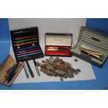 A COLLECTION OF ASSORTED PENS TO INCLUDE PARKER TOGETHER WITH A COLLECTION OF MODERN BRITISH COINS