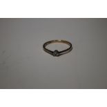 A 9 CT GOLD SINGLE STONE LADIES DRESS RING APPROX 1.55 GRAM