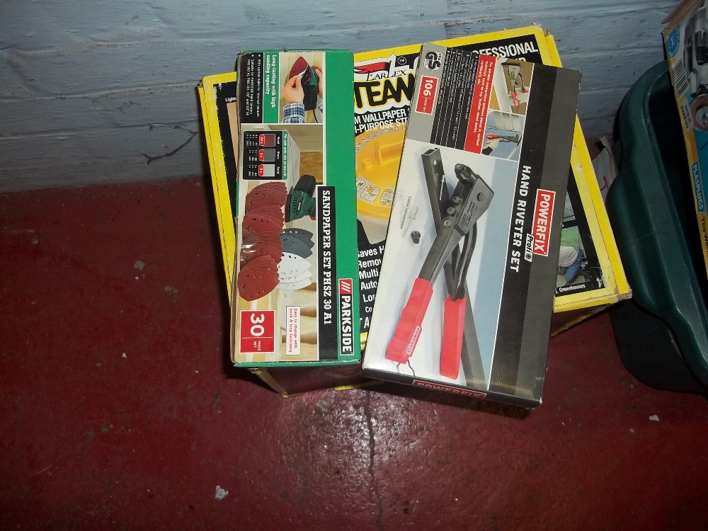 A SELECTION OF TOOLS TO INCLUDE BOXED ITEMS - A STEAMER, RIVETER, TILE CUTTER, DRILL, JIGSAW, - Image 4 of 6