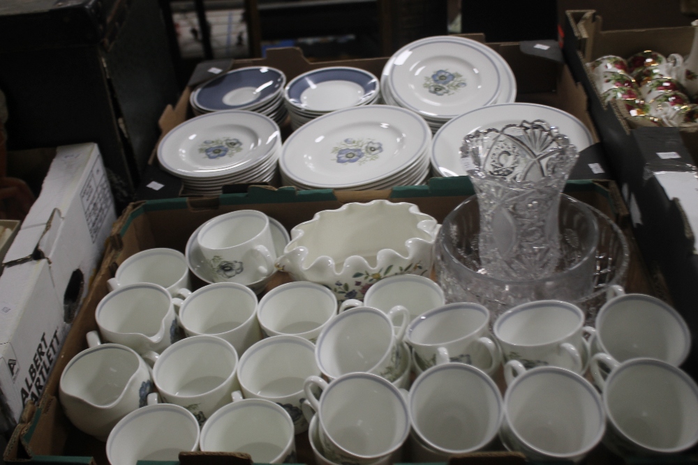 TWO TRAYS OF WEDGWOOD SUSIE COOPER DESIGN "GLEN MIST" TEA AND DINNERWARE (TRAYS NOT INCLUDED)