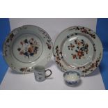 A COLLECTION OF ORIENTAL STYLE CERAMICS TO INCLUDE A BOWL, PLATE, CUP ETC. NO MARKS TO BASE