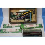 A BOX OF COLLECTABLES TO INCLUDE PENS TO INCLUDE A PARKER, EVERITE PENCILS ETC