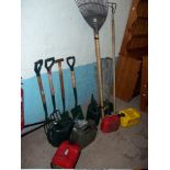 A SELECTION OF GARDEN TOOLS ETC.