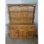 A SOLID PINE WELSH DRESSER, 138 CM WIDE