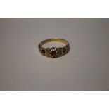 AN 18 CT GOLD LADIES RUBY AND DIAMOND ? RING APPROX 2.4 GRAM