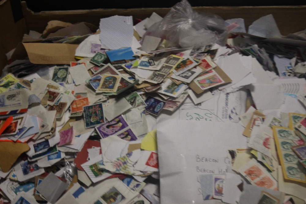 A LARGE QUANTITY OF KILOWARE STAMPS, to include mainly G.B - Image 3 of 4