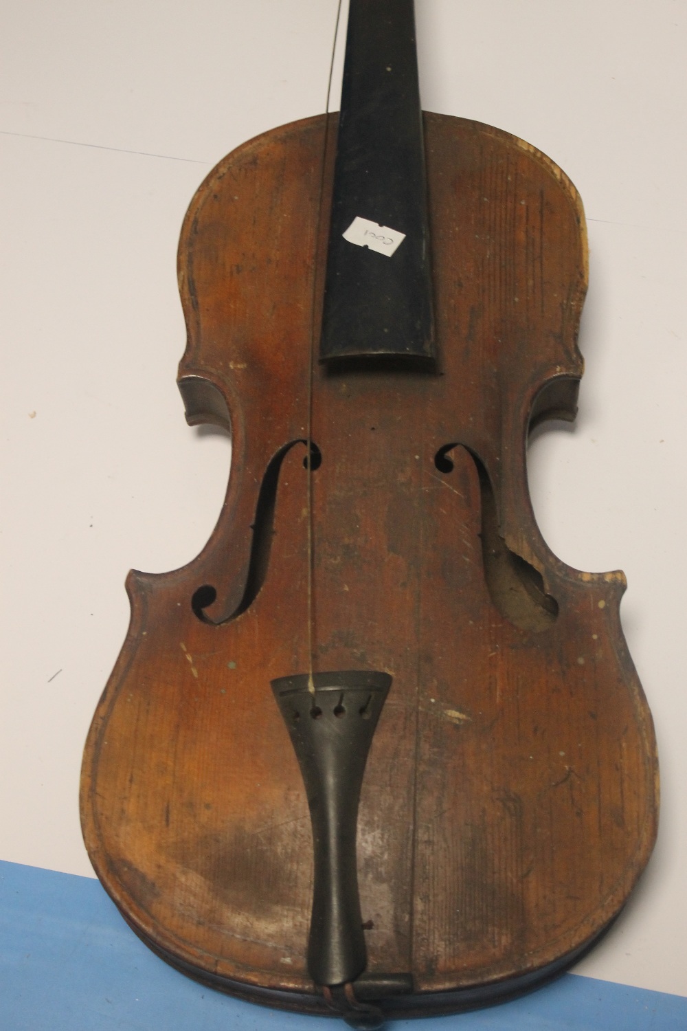 AN ANTIQUE VIOLIN AND BOW A/F - Image 2 of 12