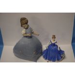 A LLADRO FIGURINE TOGETHER WITH A LEONARDO FIGURINE Condition Report:The large figurine is missing a