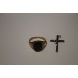 A 9 CT GOLD SIGNET RING SET WITH A GREEN BLOOD STONE ALONG WITH A SMALL SILVER CRUCIFIX