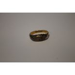 AN ANTIQUE 18 CT GOLD 5 STONE DIAMOND RING WITH CHESTER HALLMARKS