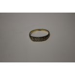 A 18 CT GOLD LADIES FIVE STONE RING APPROX 1.89 GRAM