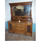 AN EDWARDIAN MAHOGANY CHIFFONIER / SIDEBOARD