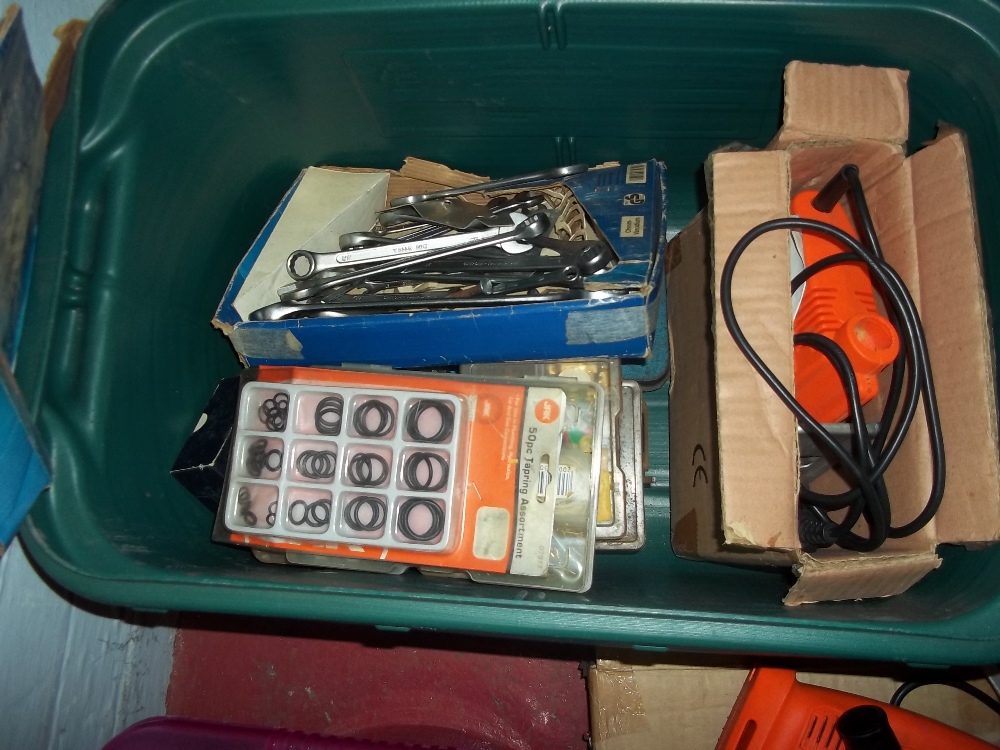 A SELECTION OF TOOLS TO INCLUDE BOXED ITEMS - A STEAMER, RIVETER, TILE CUTTER, DRILL, JIGSAW, - Image 3 of 6