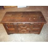 AN ANTIQUE OAK COFFER BLANKET CHEST