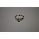 AN 18 CT GOLD DIAMOND SOLITAIRE RING APPROX 2.26 GRAM