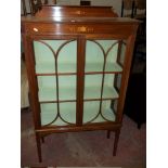 AN ANTIQUE EDWARDIAN INLAID DISPLAY CABINET