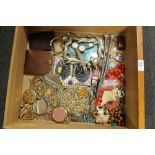 A TRAY OF COLLECTABLES TO INCLUDE COSTUME JEWELLERY, WRIST WATCHES ETC.