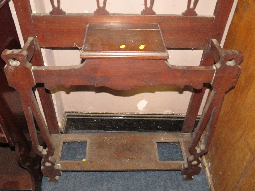 AN ANTIQUE ARTS AND CRAFTS MAHOGANY MIRRORED HALLSTAND H-203 CM W-88 CM A/F - Image 3 of 3