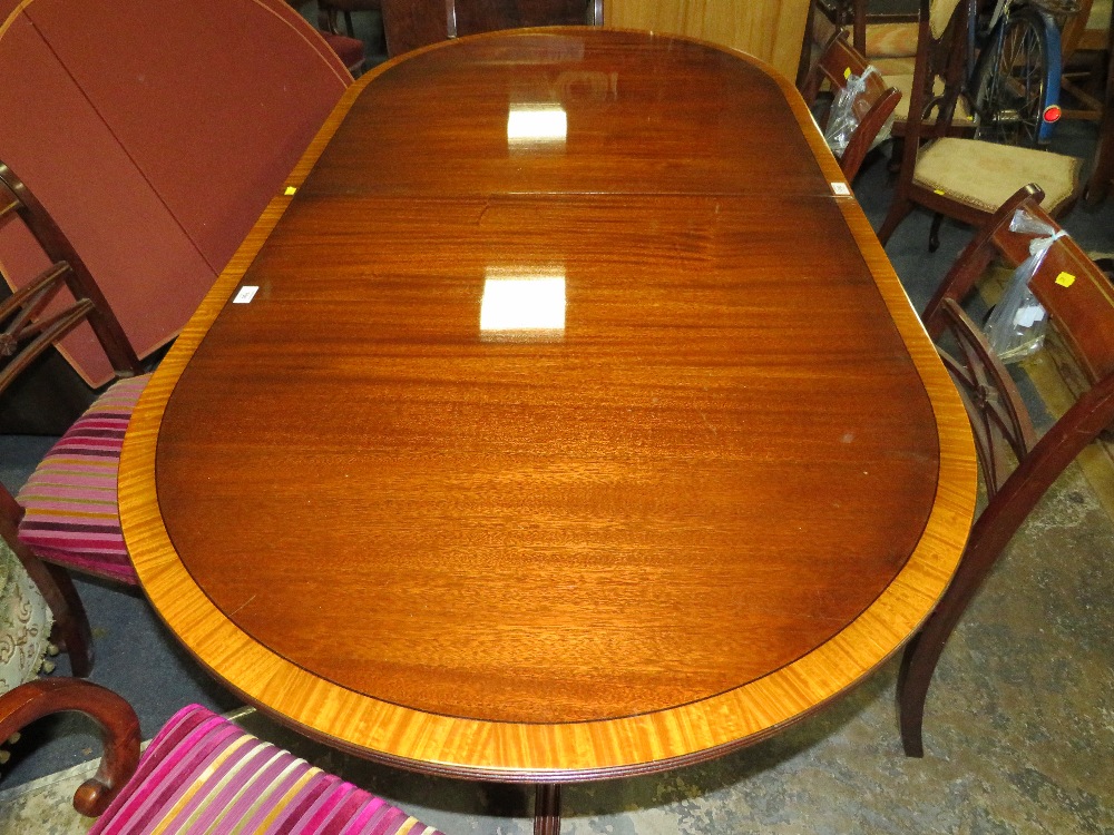 A MODERN TWIN PEDESTAL DINING TABLE WITH ONE SPARE LEAF AND 6 CHAIRS - Image 2 of 7