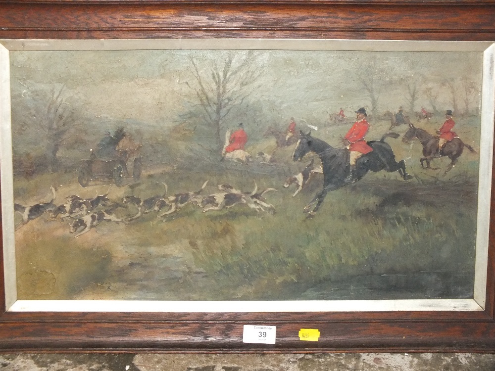 AN OAK FRAMED OIL ON BOARD DEPICTING A HUNTING SCENE 30 X 55 CM