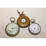 THREE POCKET WATCHES TO INCLUDE A HALF HUNTER EXAMPLE - FOR SPARES AND REPAIRS