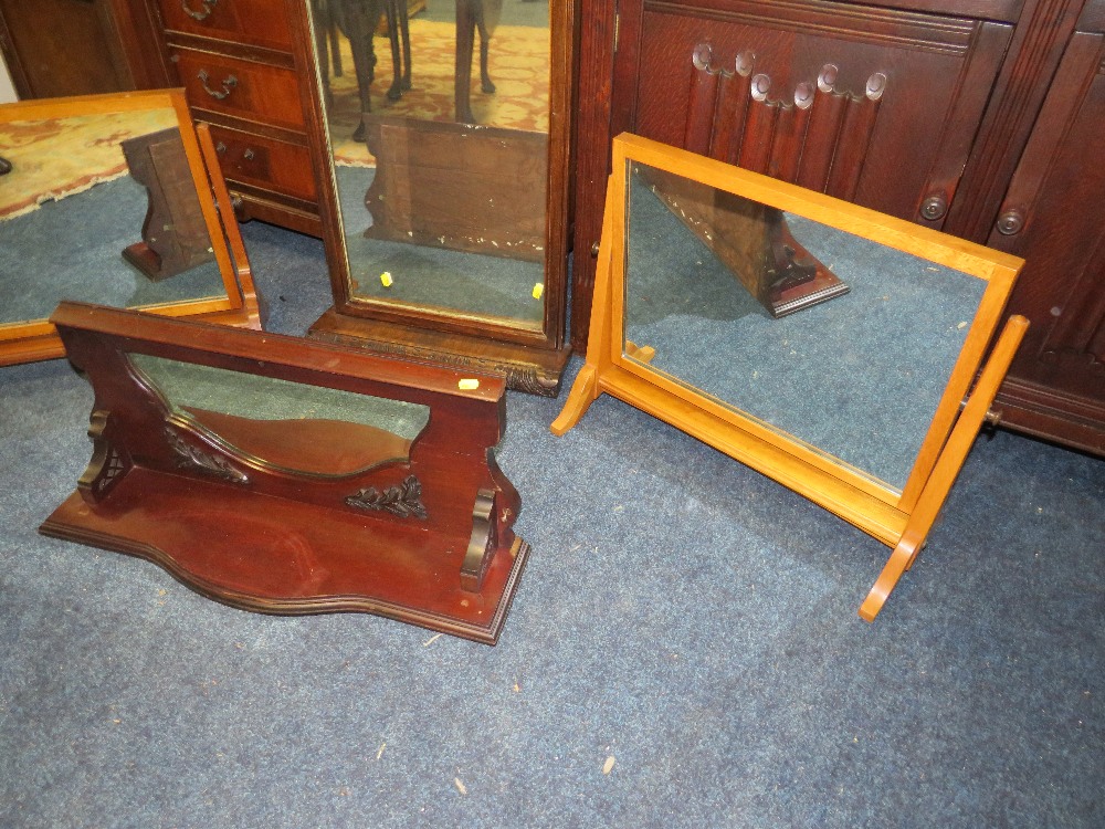 A PAIR OF OAK MIRRORS AND TWO OLDER MIRRORS (4) - Image 2 of 3