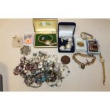 A TRAY OF COSTUME JEWELLERY TO INCLUDE A MICRO MOSAIC BROOCH, 9 CT GOLD WATCH ETC.