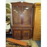 AN ANTIQUE MAHOGANY GLAZED BOOKCASE WITH CARVED DETAIL H-221 CM W-122 CM A/F
